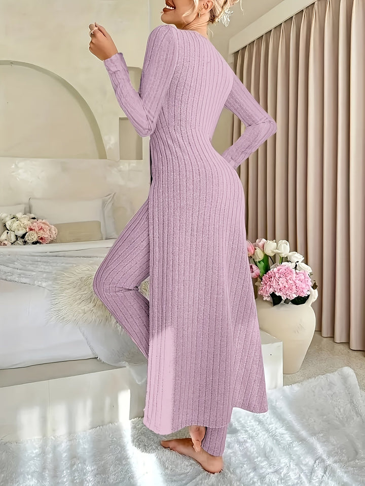 Närbild på det mjuka ribbade tyget till dam loungewear set med tunika och byxor