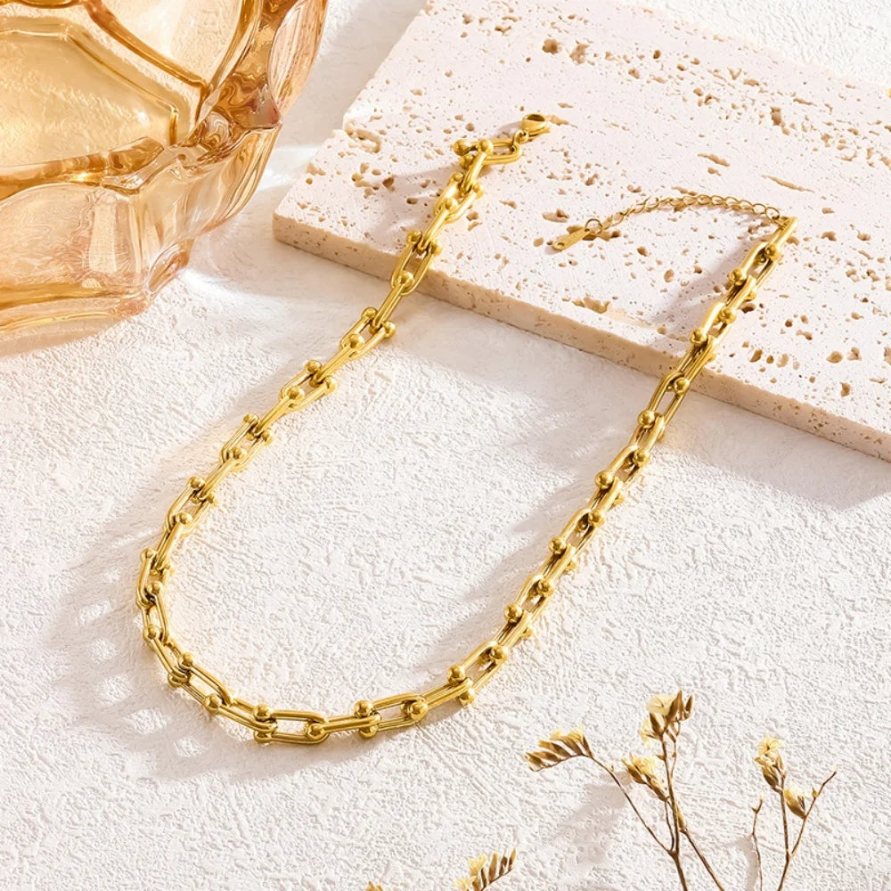 Elegant guldhalsband i länkdesign, perfekt damaccessoar för fest och vardag