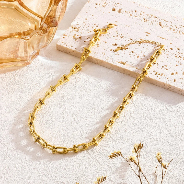 Elegant guldhalsband i länkdesign, perfekt damaccessoar för fest och vardag