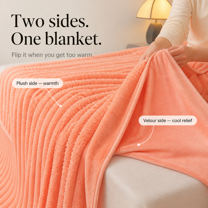 Närbild på den exklusiva och lena textilen hos vändbar pläd