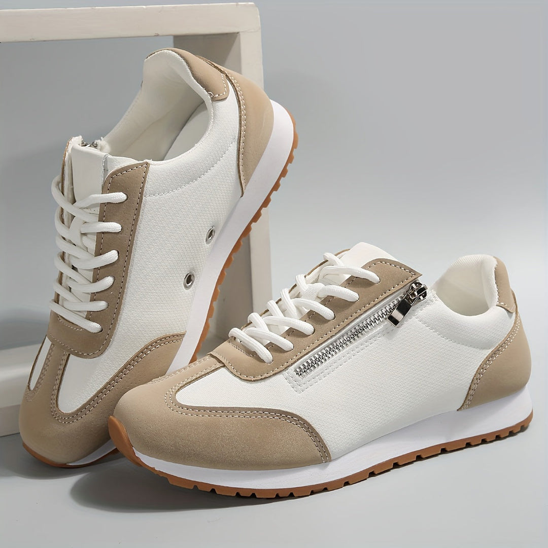 Ortopediska damneakers i neutrala färgerna beige, vit och grå för maximal komfort