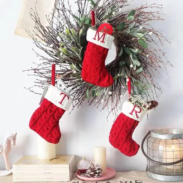 "Charmiga julbrev presentstrumpor med unik design, perfekt för juldekoration; högkvalitativa material och färgglada detaljer.