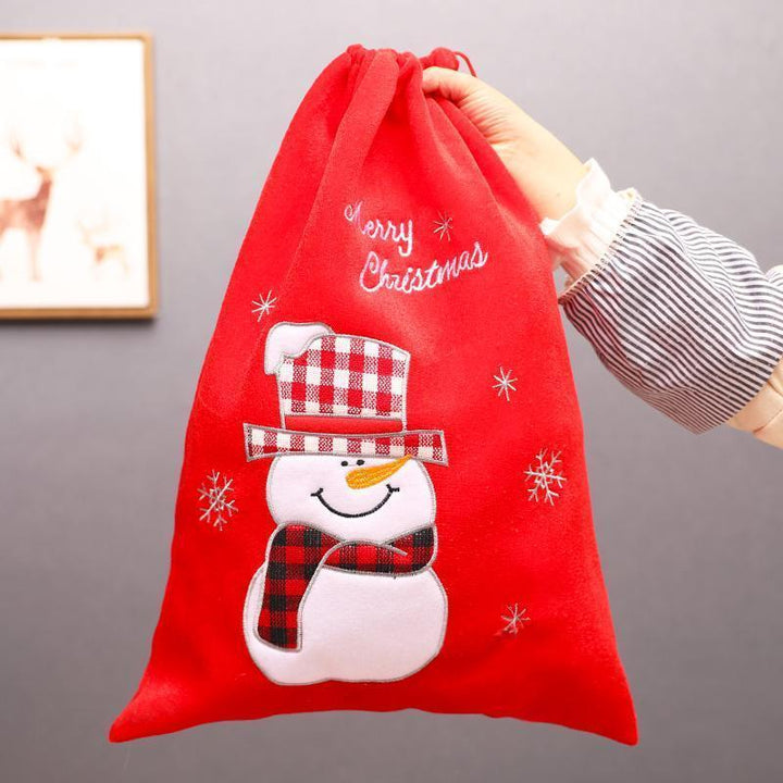 "Charmiga julklappspåsar med 3D-motiv som jultomte och snögubbe i filt, linne och pleuche för julklappsinslagning."