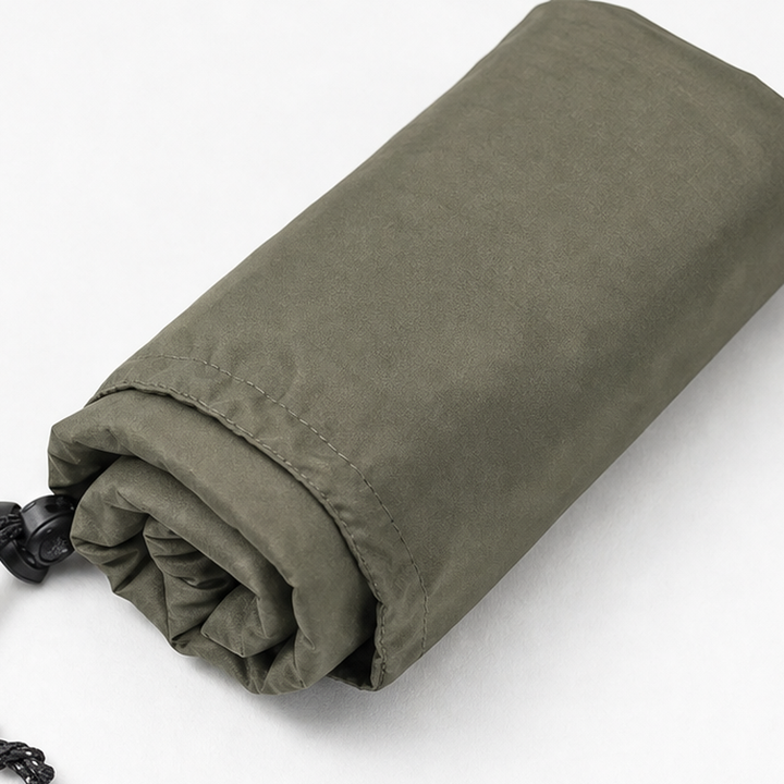 Regnponcho för dam vikt och visad tillsammans med tillhörande förvaringspåse