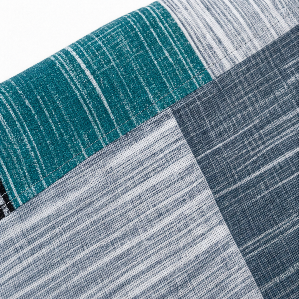 Axelparti och ärmslut på den lediga patchwork skjortan för dam