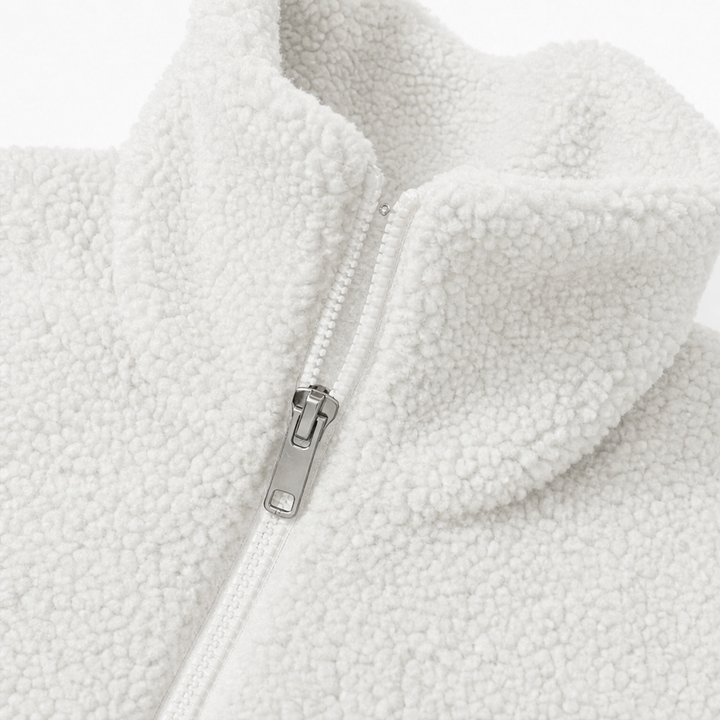 Lång modell på mysig pullover för dam med hög krage