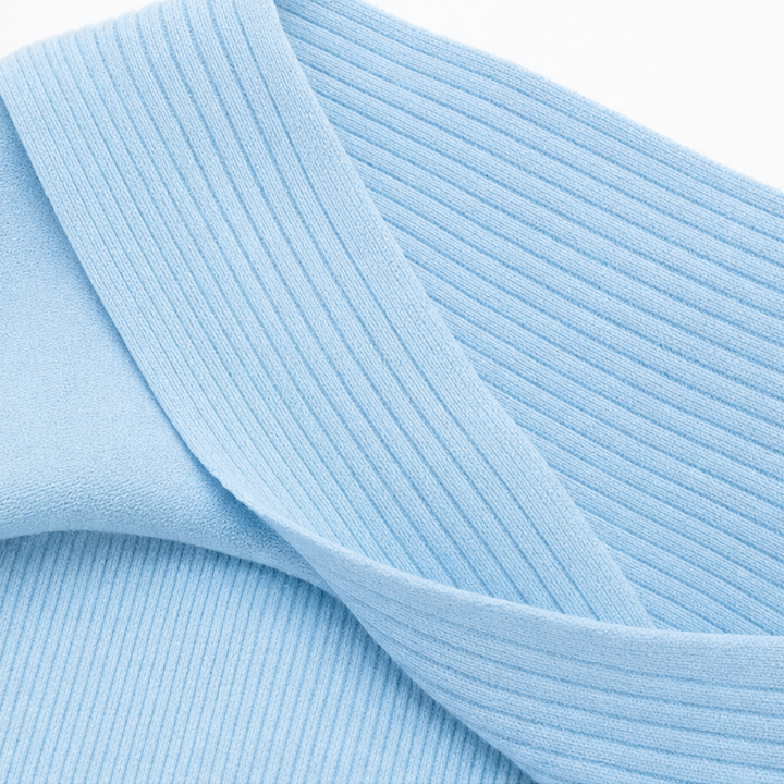 Trendig damtröja med rosettkrage som framhäver en feminin stil
