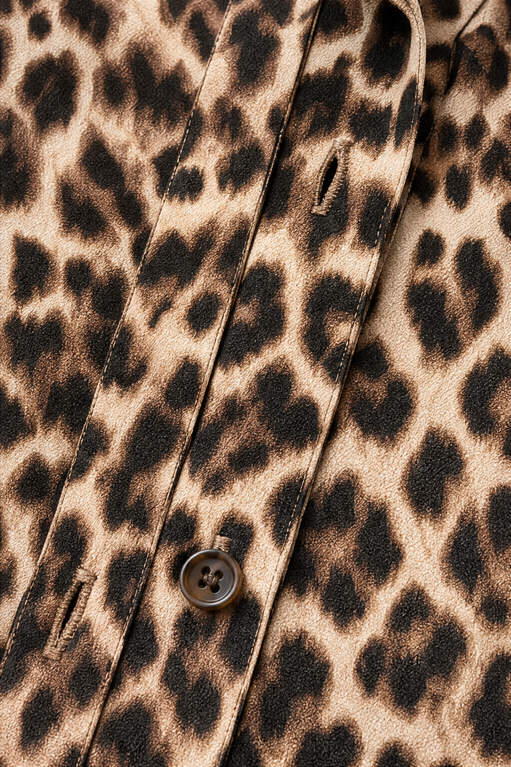 Festklänning maximodell med klassiskt leopardmönster och skärp