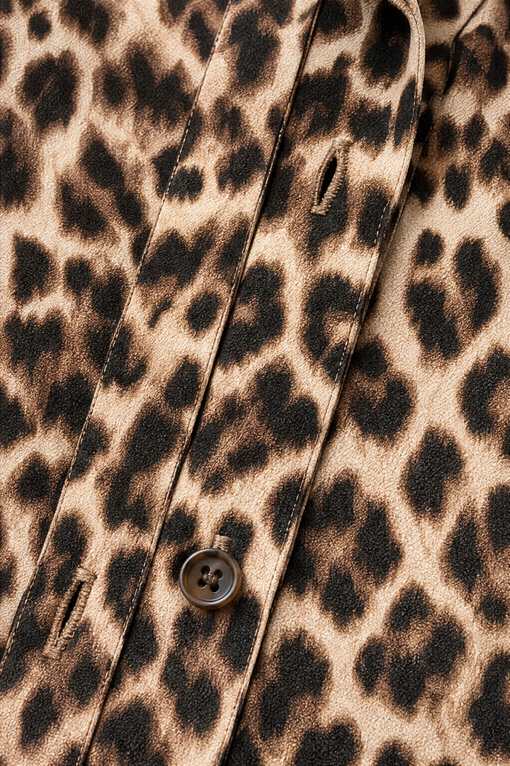 Festklänning maximodell med klassiskt leopardmönster och skärp