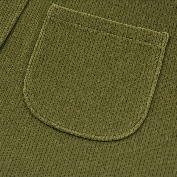 Detaljbild på huva och öppning på asymmetrisk poncho
