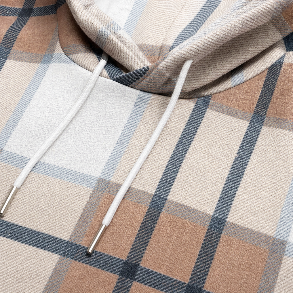 Moderna kläder: rutig hoodie i vardagsstil