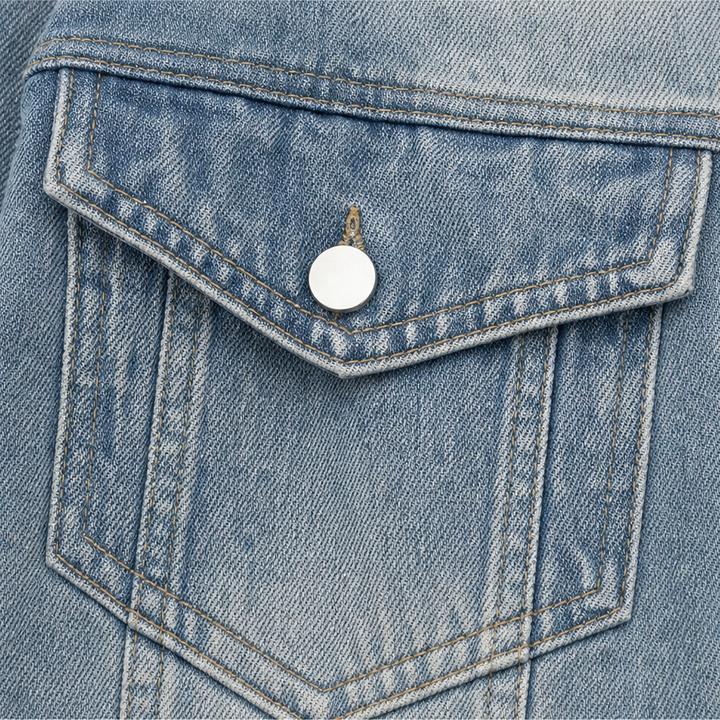 Klassisk blå jeansjacka i oversize modell för dam, bakifrån