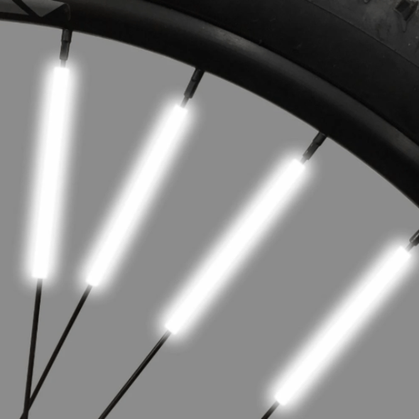 Cykelreflexer för unisex på ekrar, silverfärgade, 3D-reflekterande för hög synlighet och säkerhet vid nattcykling.