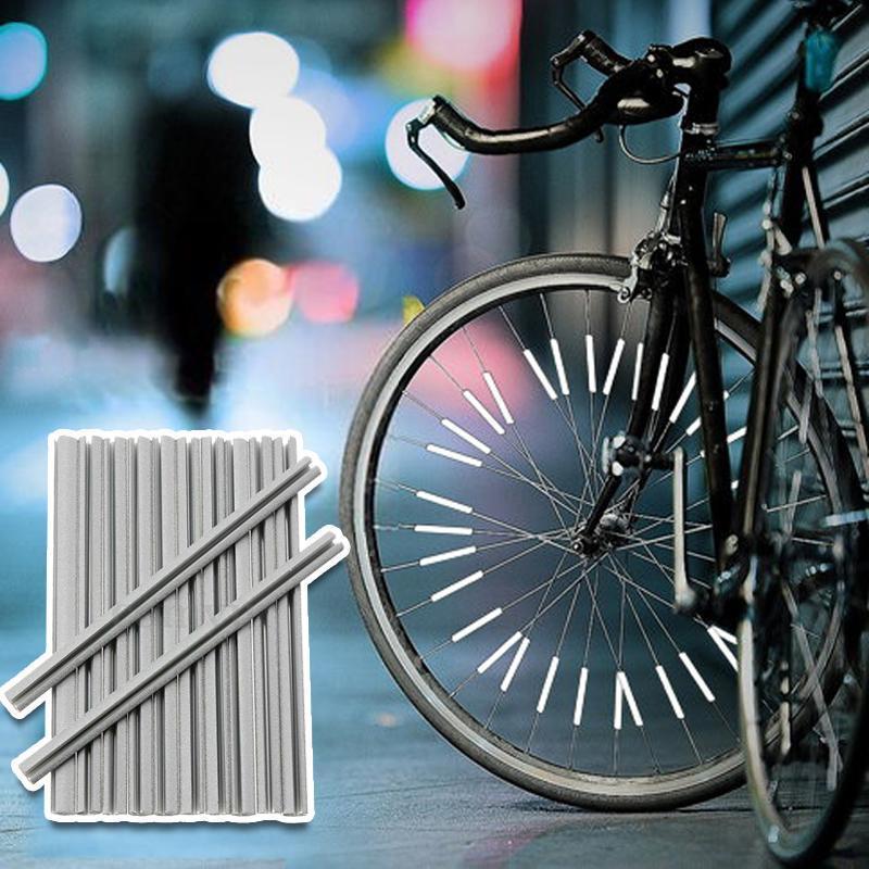 Cykelreflexer för unisex på ekrar, silverfärgade, 3D-reflekterande för hög synlighet och säkerhet vid nattcykling.