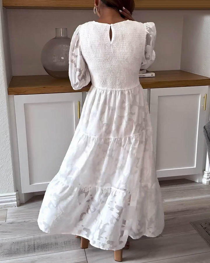 Elegant klänning med mellanärm och vit spets
