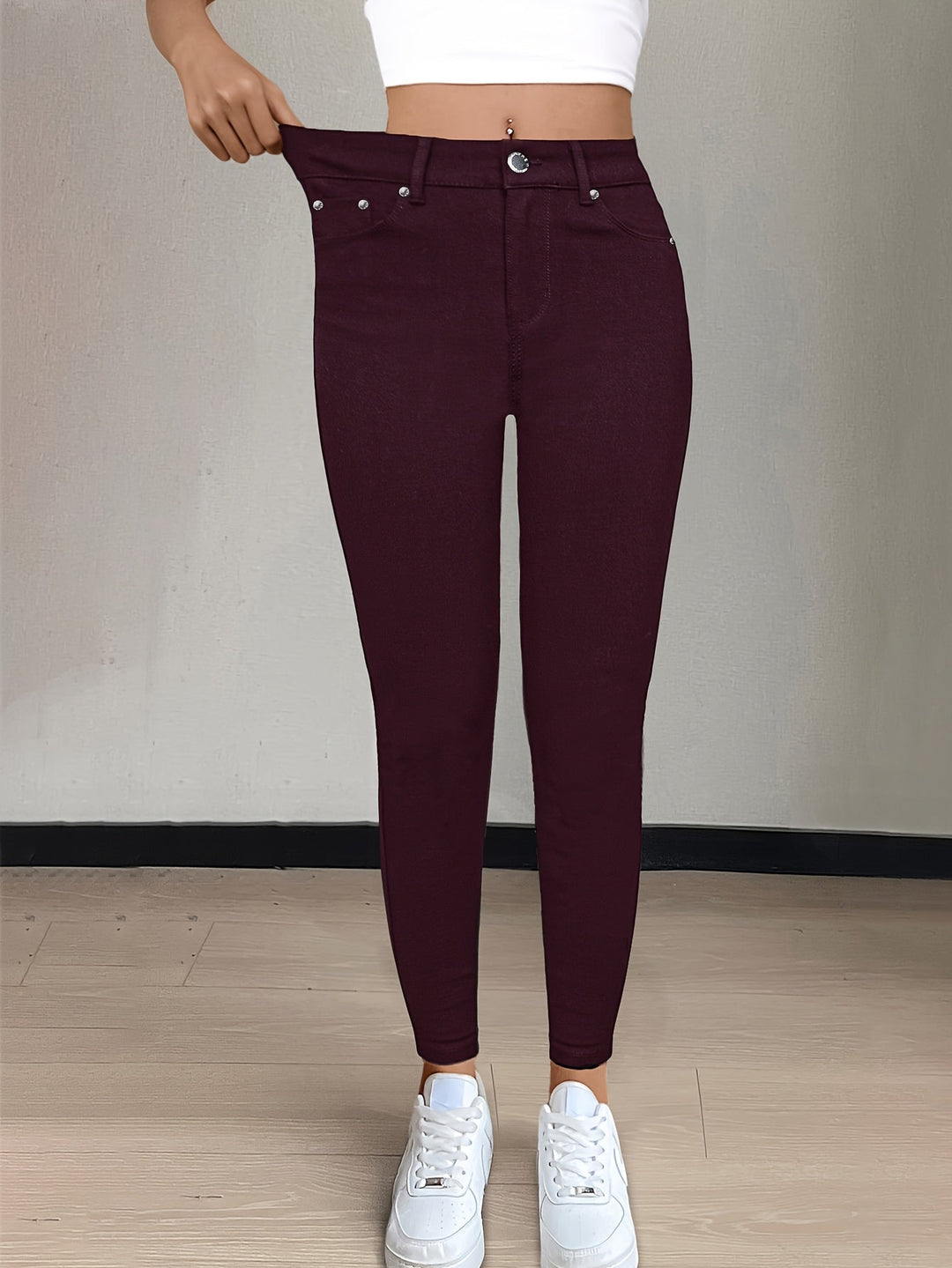 Högmidjade skinny jeans i mörkblå indigofärg framifrån