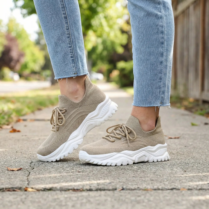 Dam Abbey platta träningsskor. Lågprofil sneakers för maximal komfort, dämpning och stöd hela dagen.