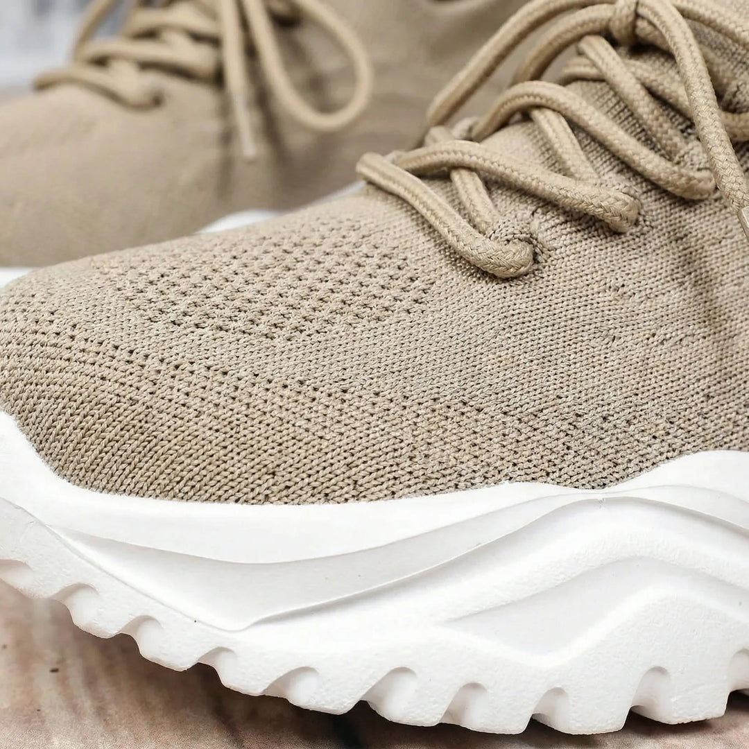Abbey dam atletisk sneaker. Platta träningsskor med optimalt stöd, dämpning & komfort för aktiva dagar.