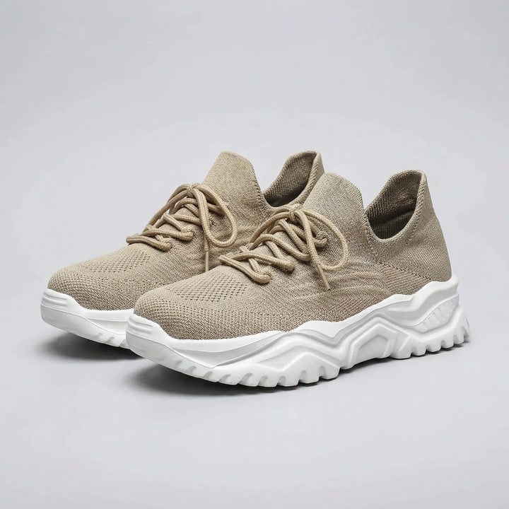 Bekväma lågprofils Abbey damsneakers. Platta skor designade för långvarig komfort och stöd varje dag.