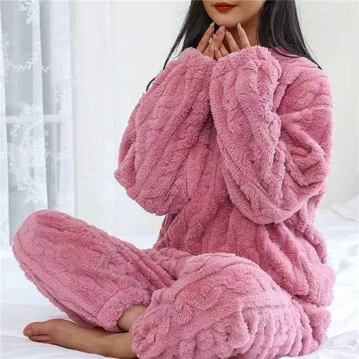 Amy pyjamas för kvinnor, långärmad och supermysig. Perfekt presenttips för avkopplande hemmakvällar.