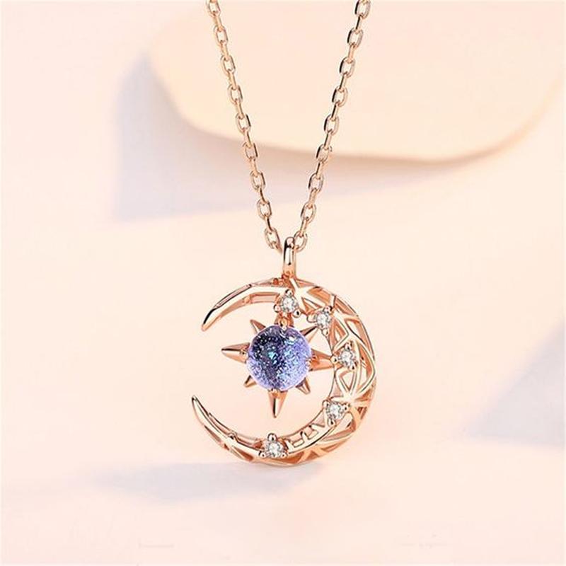 "Dam Astral Måne Halsband i rosé guld och silver, med måne och stjärndesign, justerbar kedja, smyckeaccessoar."