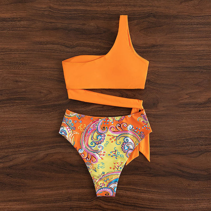 Lila och vit dam bikini med asymmetrisk topp, trosa med hög midja. Snygga badkläder för sommar och strand.