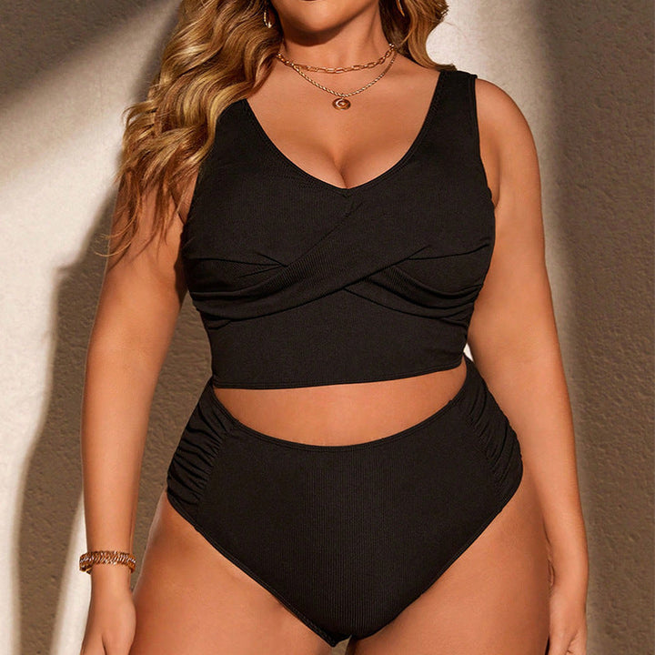 Elegant svart bikini med vikdesign och matchande högmidjad trosa. Mode badkläder för sommarens alla tillfällen.