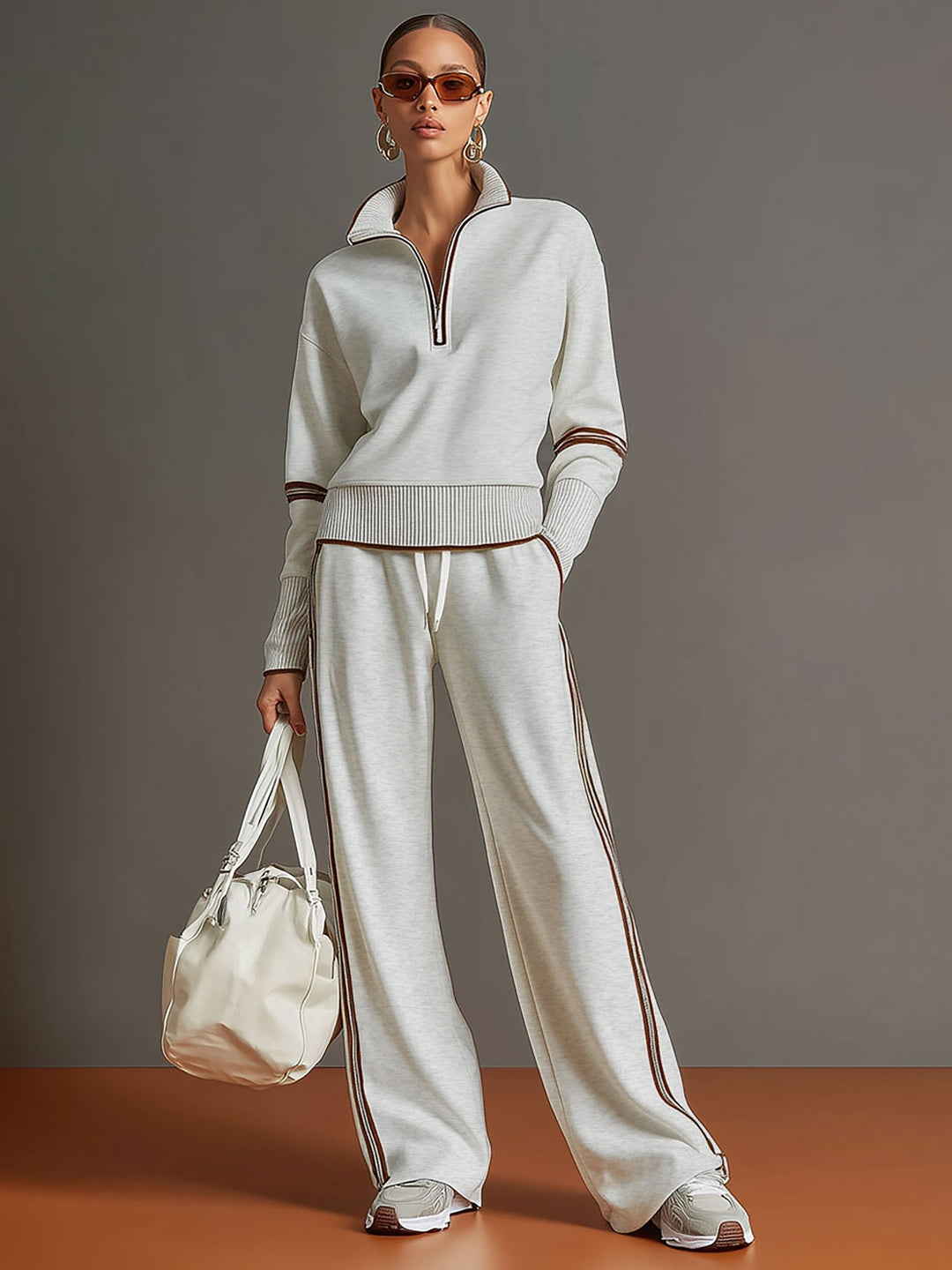 Beige damset med stickad tröja och vida byxor i bekväm vardagsstil