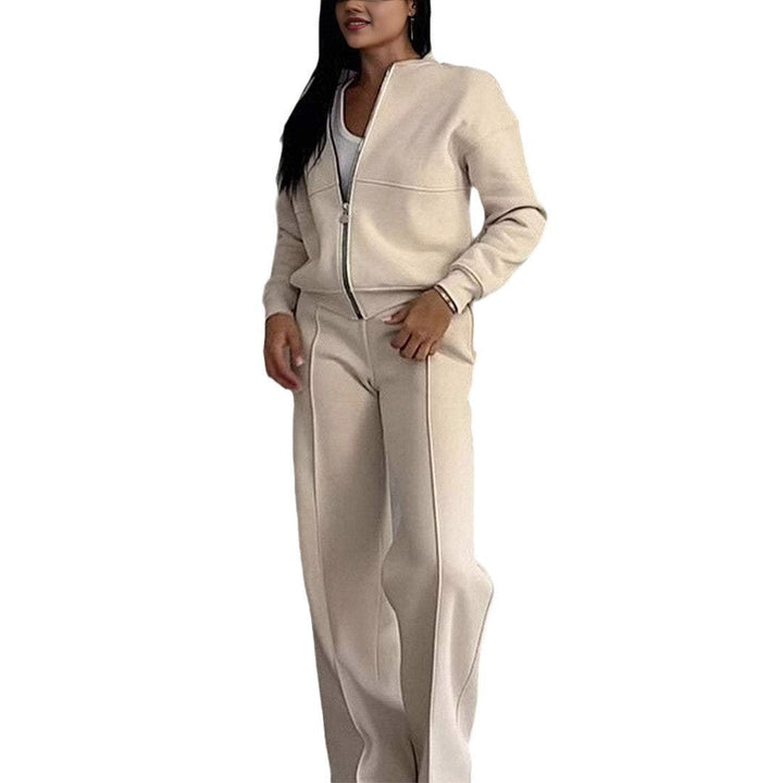 Elegant dam byxset med raka ben. Regular fit byxor, perfekt för kontoret eller en stilren vardag.
