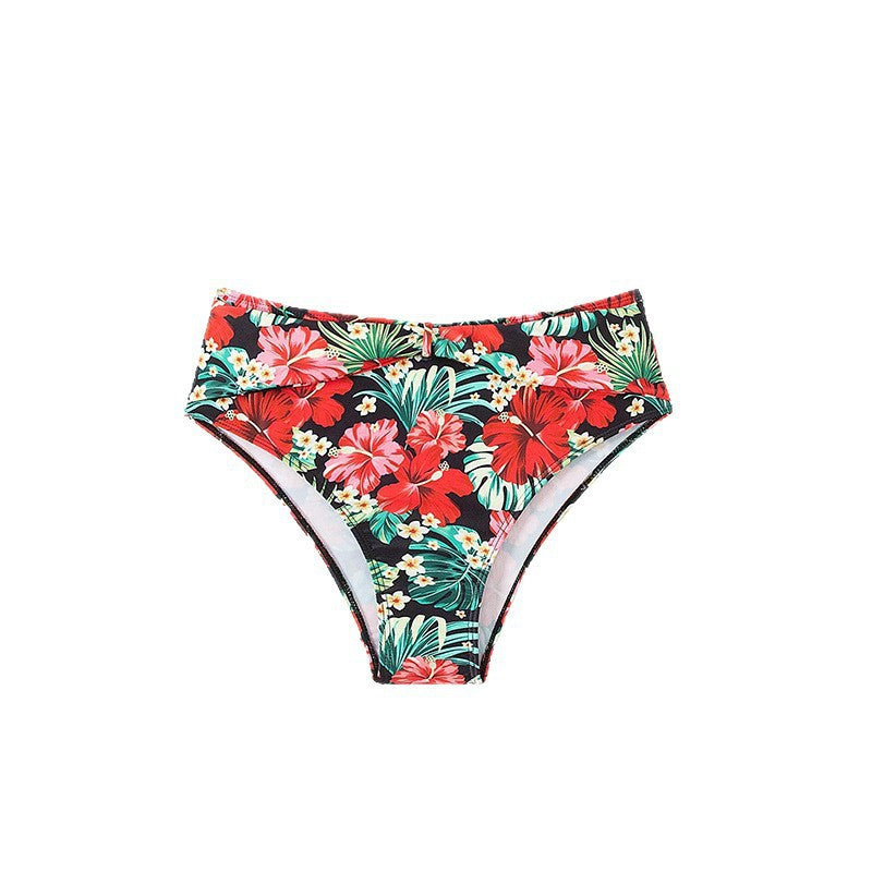 Dam Bikini med Blommigt Mönster. Högskuren design, rynkade detaljer & elastisk midja. Sommaren kallar!