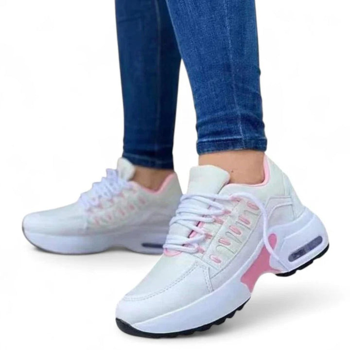 Slip-on dam sneakers med ergonomiskt fotvalvsstöd. Lätta och bekväma för en aktiv vardag.