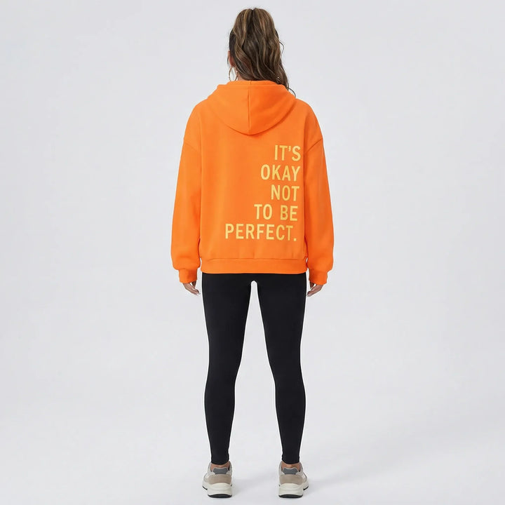 Dam hoodie Charlie med framfickor. Praktisk pullover för vardagsstil.