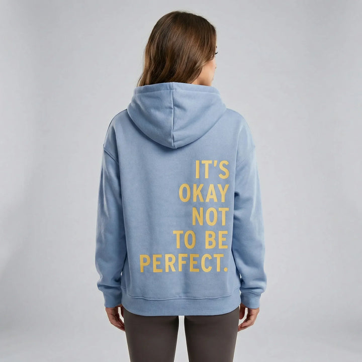 Dam hoodie Charlie med unikt ryggtryck. Trendig tröja för damkläder.