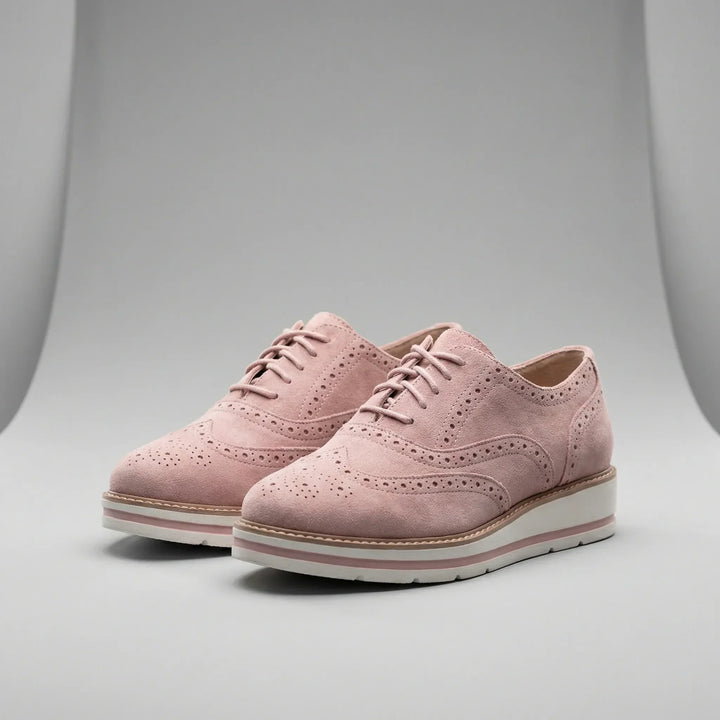 Svarta lågskurna dam Oxford-sneakers med bekväm platåsula, idealiska som vardagsskor och perforerade.