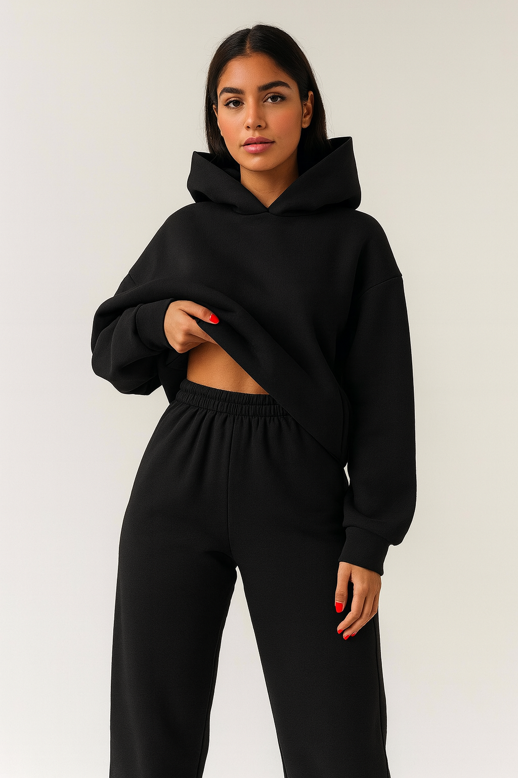 Bekvämt dam loungewear-set med huva och byxor, perfekt för kallare säsonger.