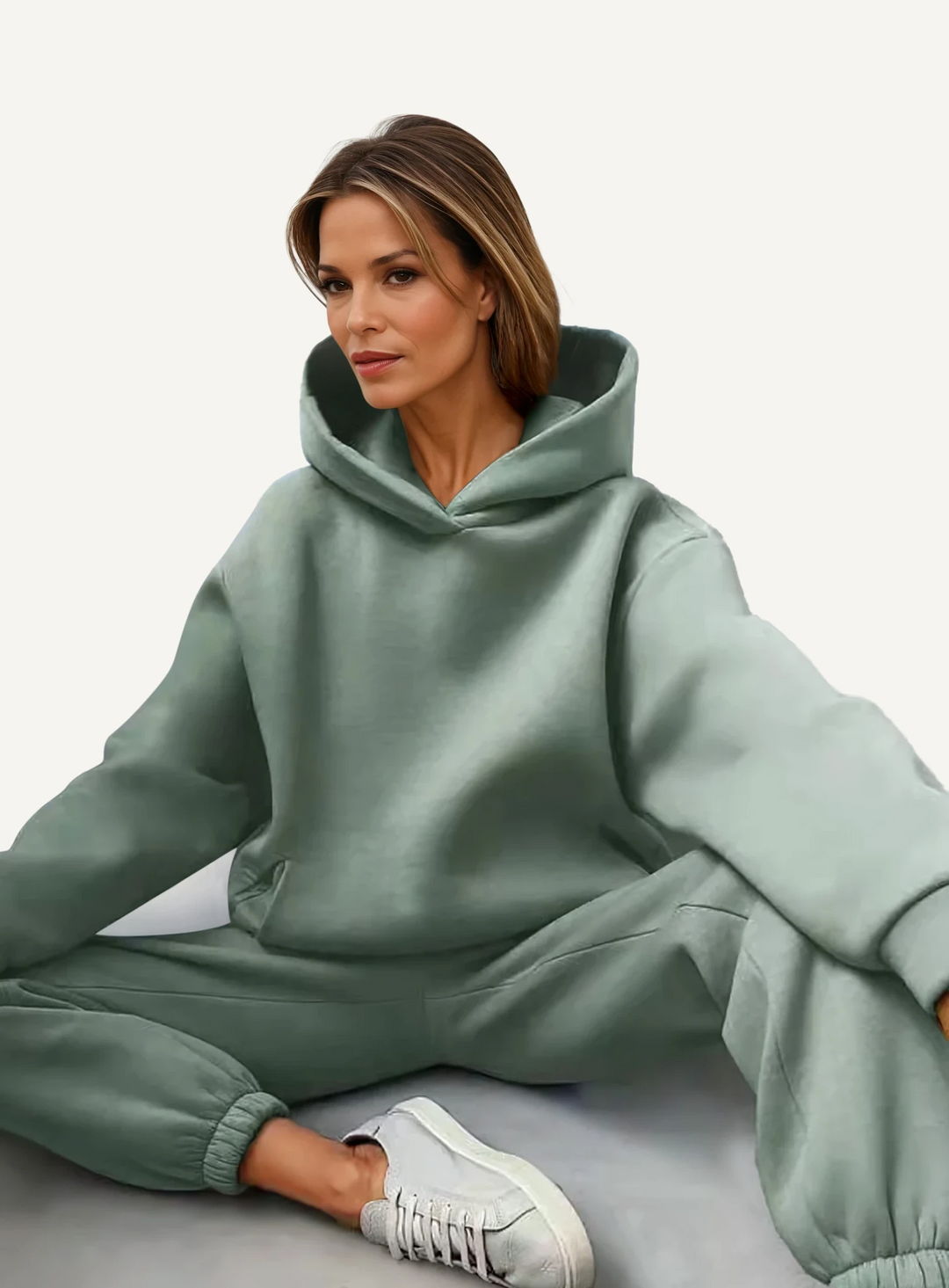 Avslappnat damset med hoodie och byxor, mjukt & bekvämt för höst- och vinterdagar.