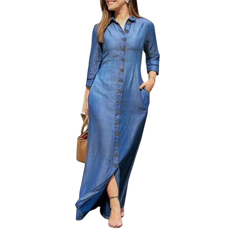 "Dam maxiklänning i denim med knappdetaljer, elegant urban stil, lång klänning perfekt för casual och festliga tillfällen."