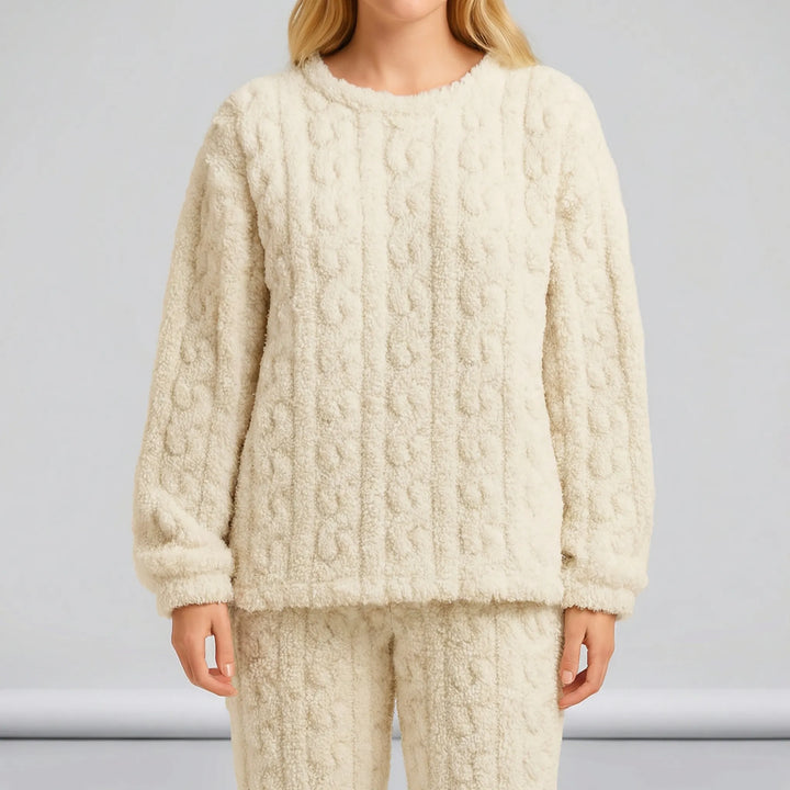 Bekväm dam loungewear-pyjamas med långa ärmar. Avslappnad passform för maximal komfort hemma eller som nattkläder.