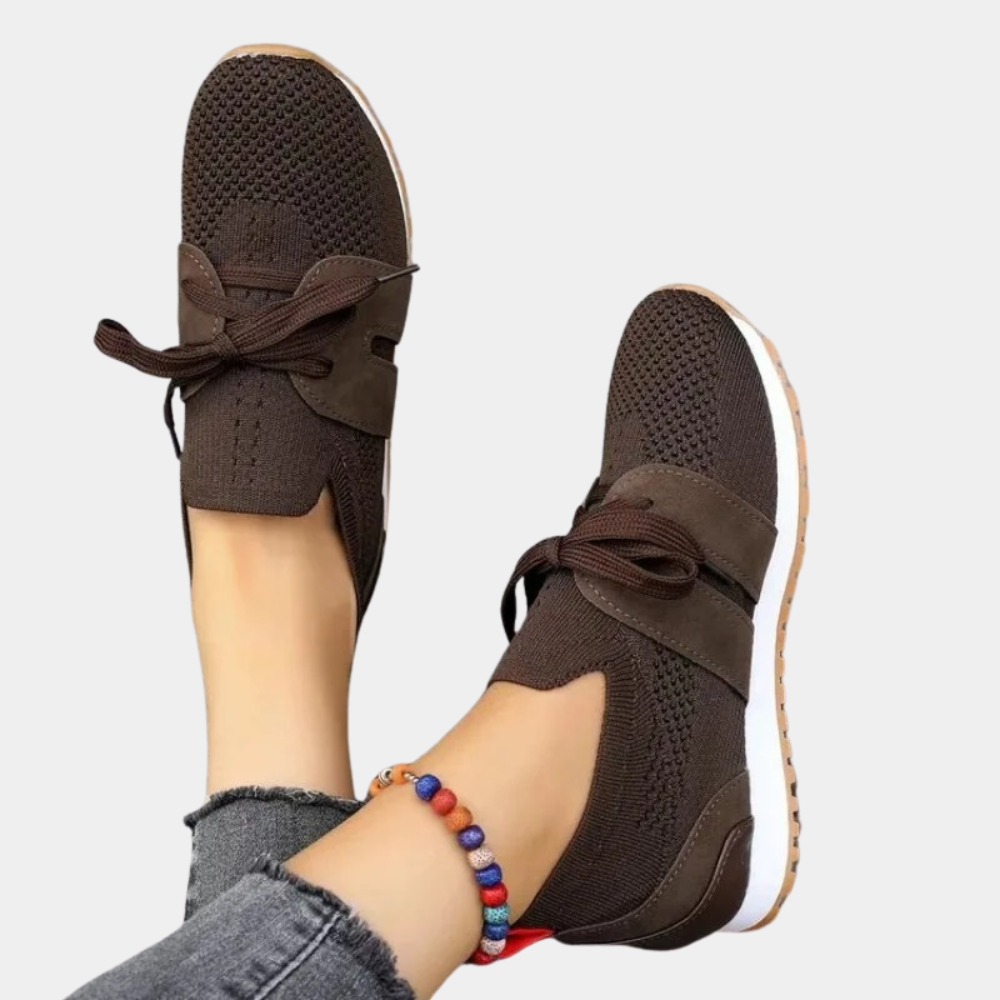 Dam Nova sneakers i mörkbrunt, stilrena och bekväma skor för dam. Perfekta vardagsskor med god komfort året runt.