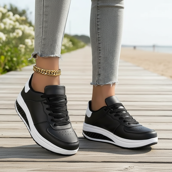 Dam ortopediska sneakers 'Amelie' i vit färg, optimerad för komfort och stil vid promenader och fritid.