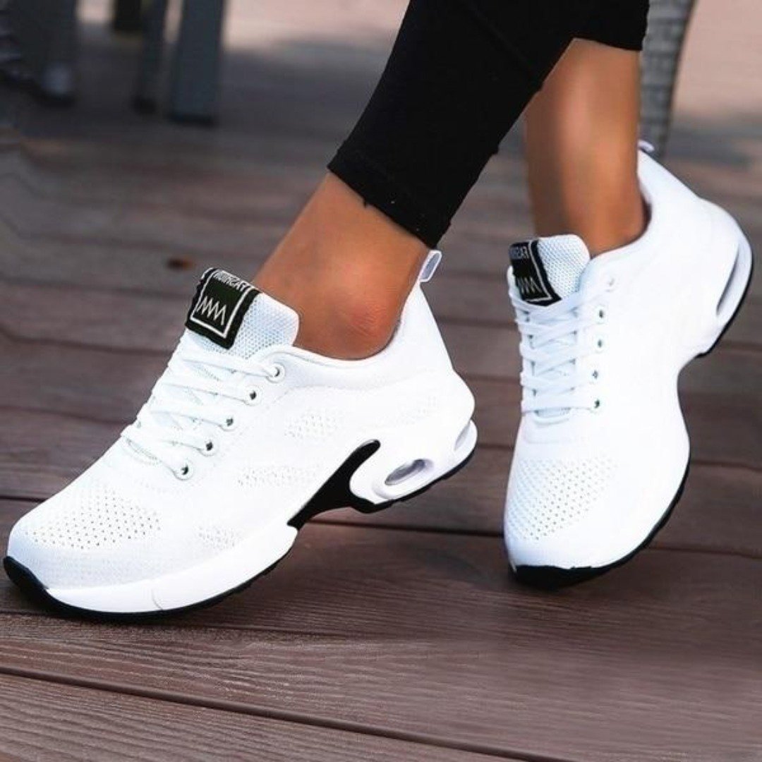 Stilsäkra och lätta damsneakers Nova. Ergonomisk design ger maximalt fotstöd för aktiva dagar.