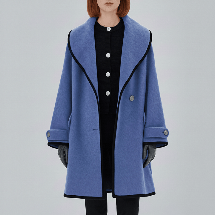 Trendigt ytterplagg: Oversized damkappa Stephanie med huva, varm och elegant.