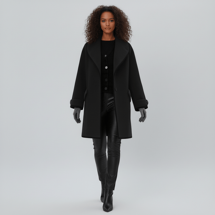 Elegant dammode: Oversized kappa Stephanie med huva, lång modell för höst och vinter.