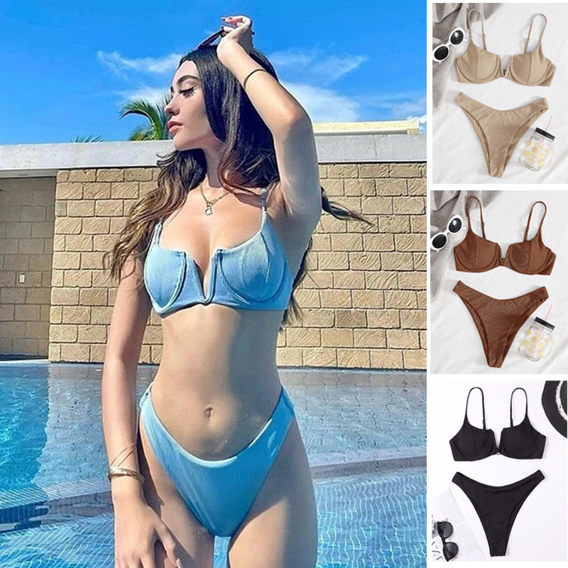 Dam push-up bikini med ribbad textur och justerbara band, perfekt för sommar och strandmode.
