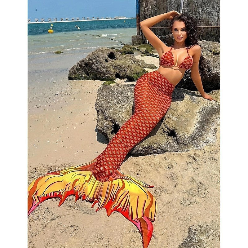 Dam sjöjungfru bikini-set med skimrande blått fjällmönster och trendig djup urringning, perfekt för stranden.