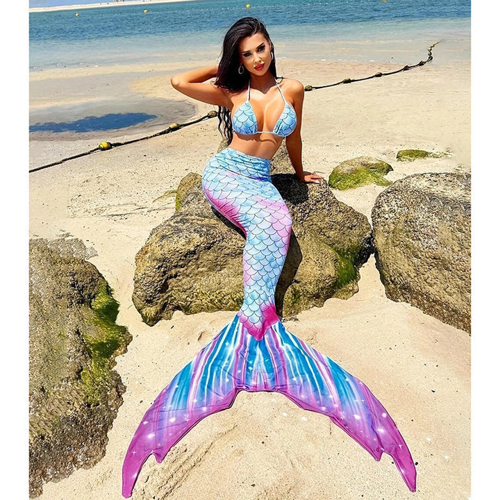 Snygg dam bikini med unikt sjöjungfru fjällmönster och sexig djup urringning, ett måste för badsäsongen.