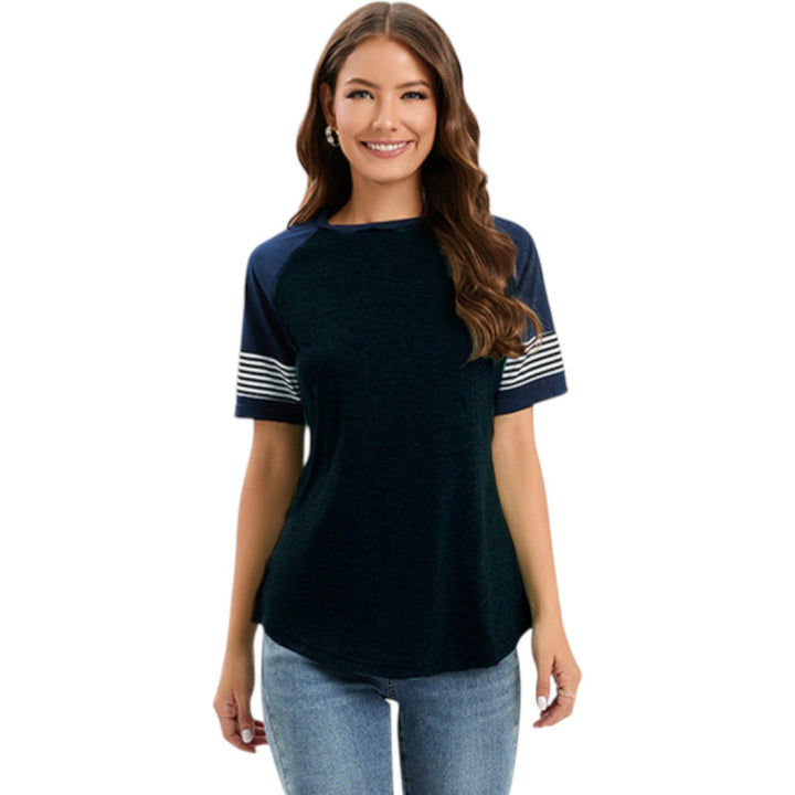 Bekväm casual dam-t-shirt med randiga detaljer. Mjukt vardagsplagg med raglanärm.