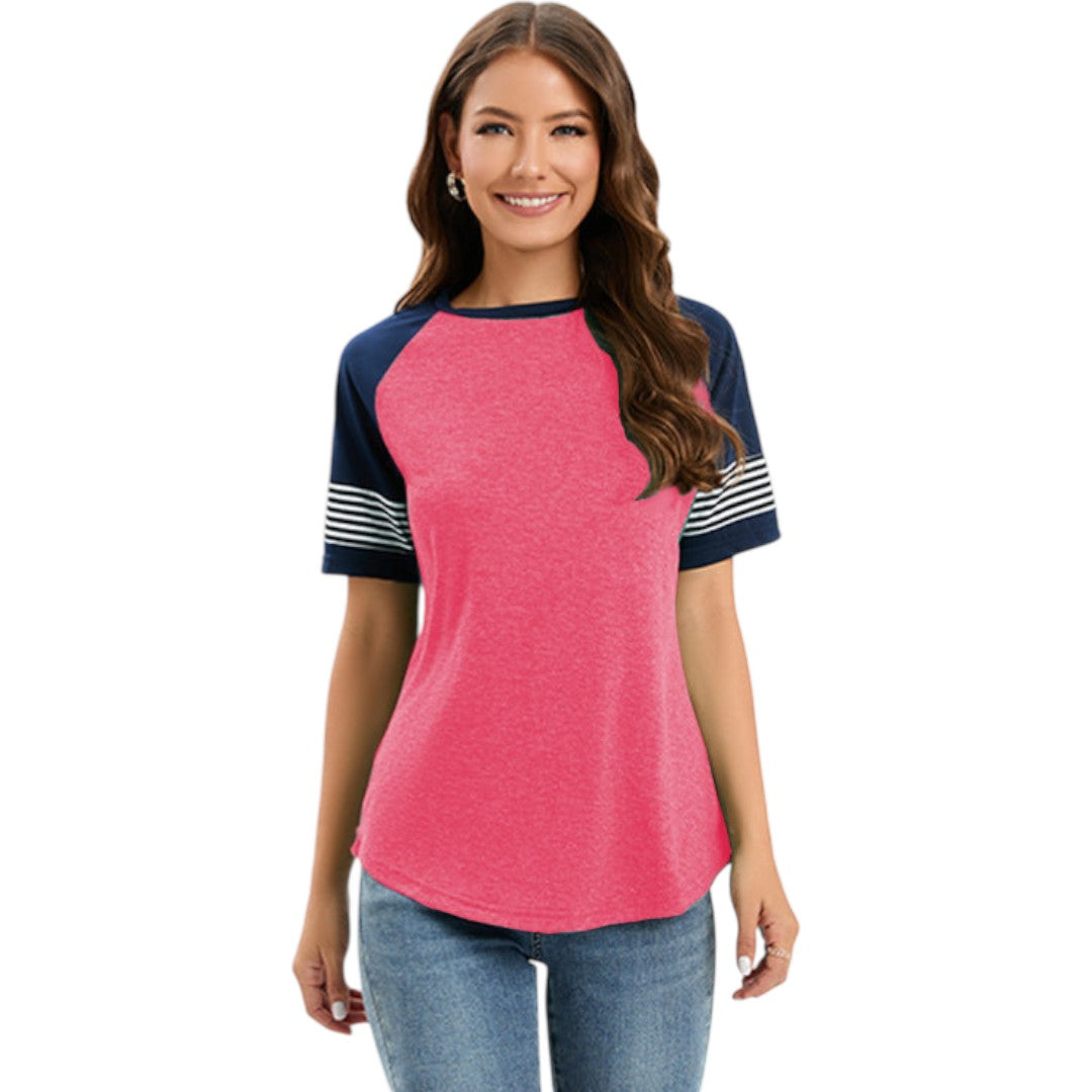 Ljus, färgstark randig dam-t-shirt. Bekväm topp med raglanärmar & rund hals.