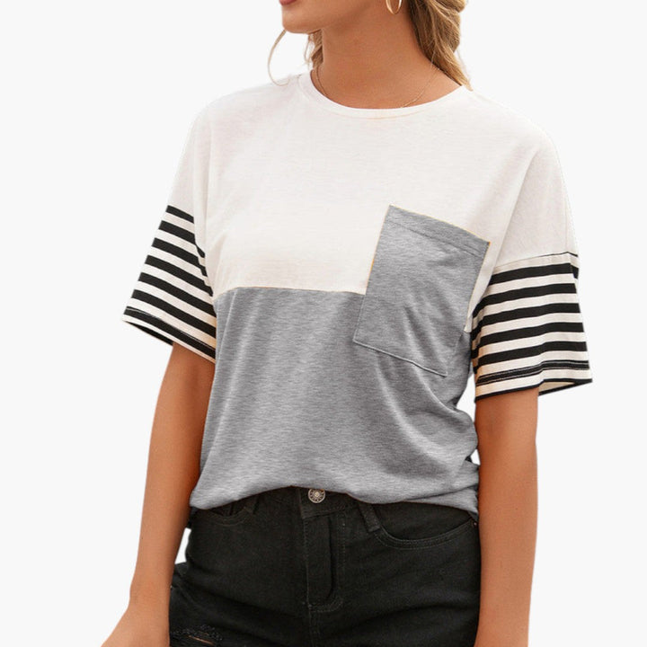 Bekväm dam t-shirt med randiga kortärmar & bröstficka. Perfekt färgstark sommartopp för avslappnade dagar.