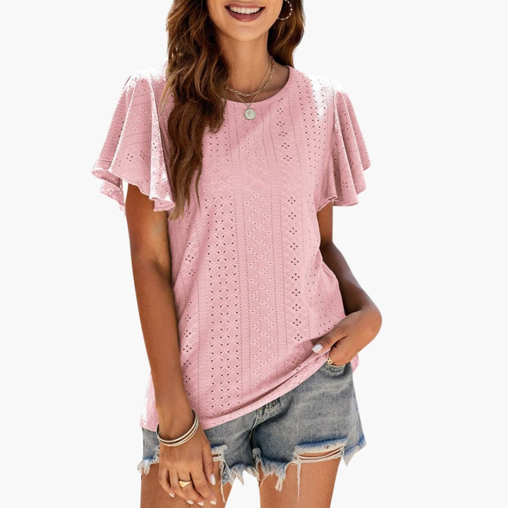 Elegant damtopp med volangärmar och rund hals. Perfekt sommartopp för casual eller dressad look.